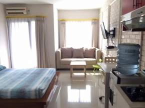 Bright and Airy Studio in the City